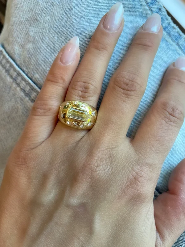 Anniversary Diamond Bombe Ring