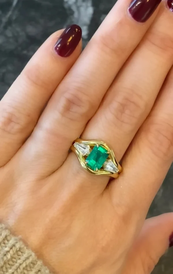 FORME Emerald and Diamond Three Stone Contour Ring