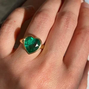 Prive Emerald Heart Ring