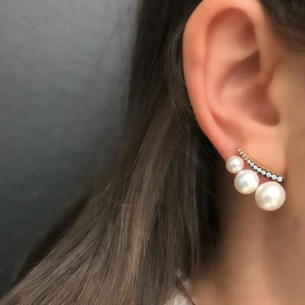 Prive White Pearl Jumbo Ear Climber